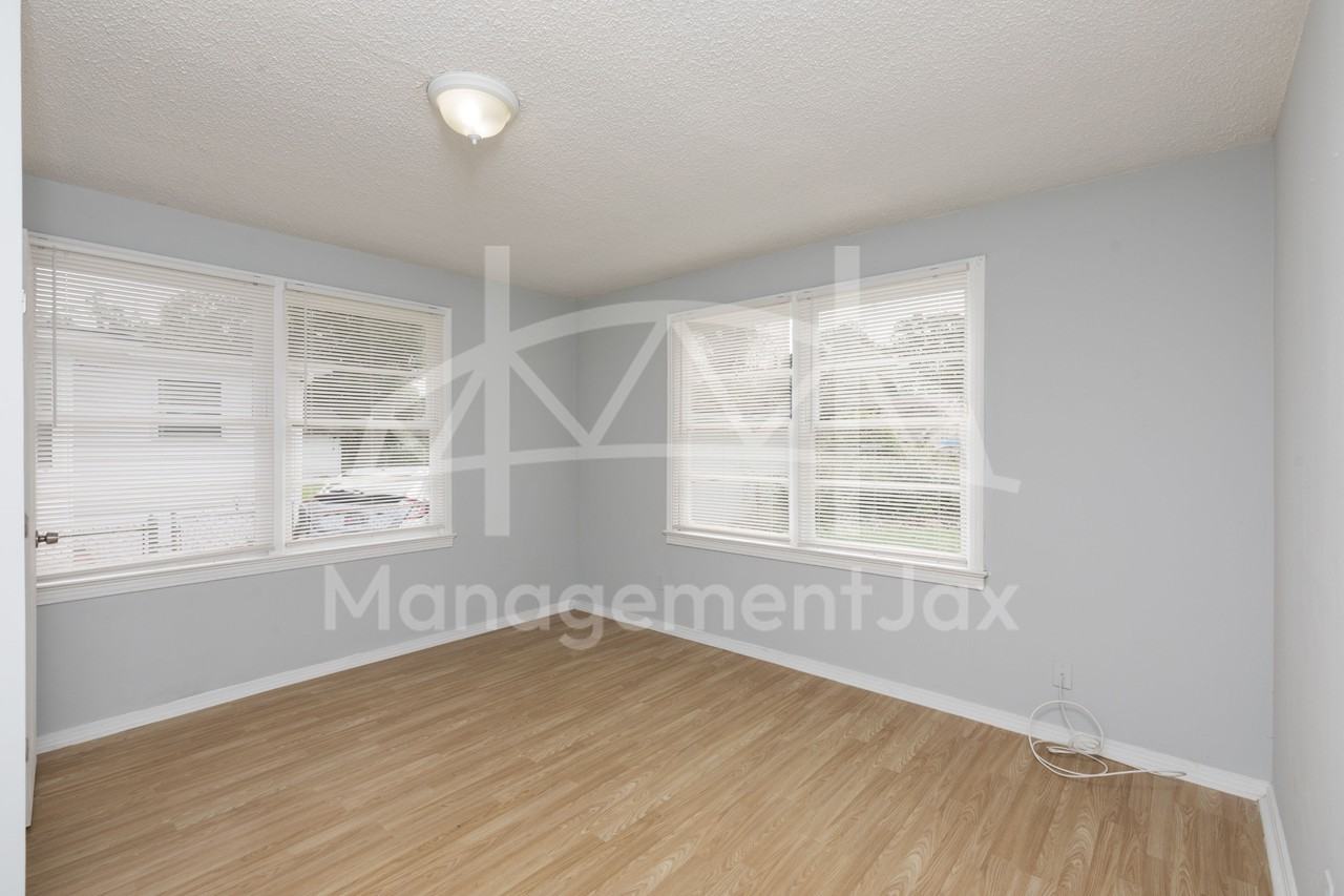 1478 W 11th St #1 - Photo 6 of 13