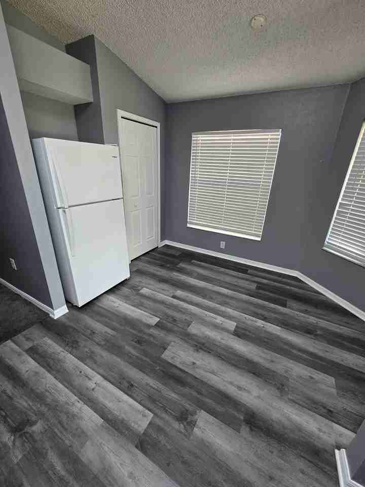 11752 Lynmoor Dr #1 - Photo 4 of 7