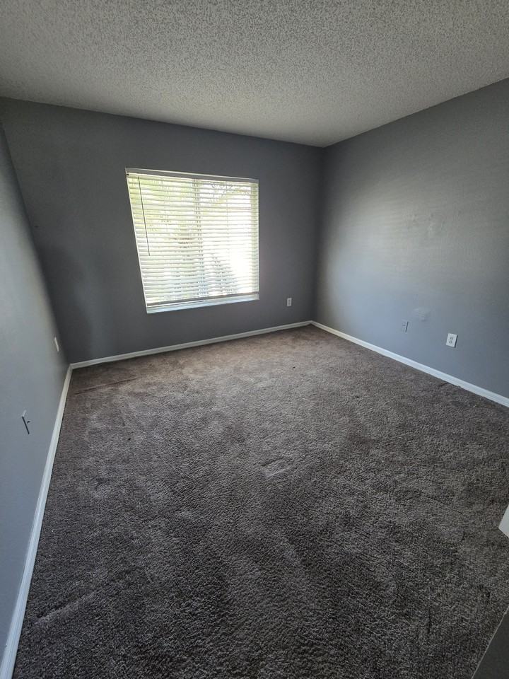 11752 Lynmoor Dr #1 - Photo 5 of 7