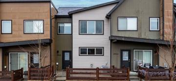 featured image of 2965 Nw Elm Ave