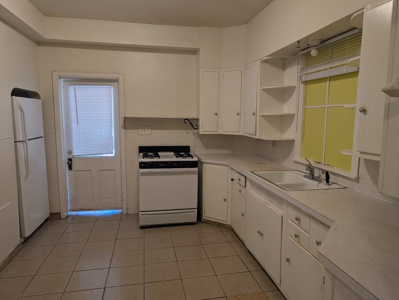 812 W Main St #1 - Photo 2 of 12