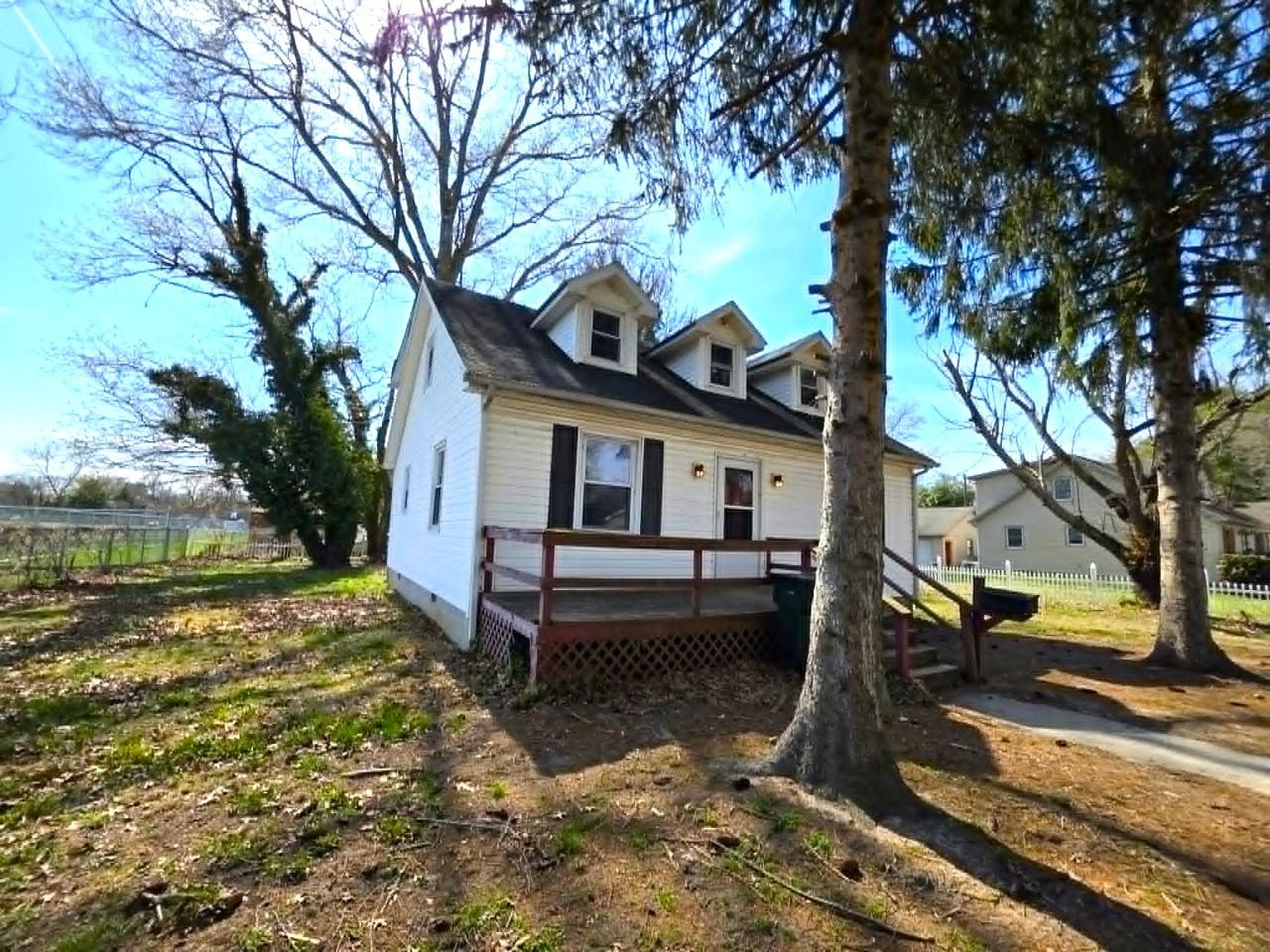 406 Grove Pl #1 - Photo 3 of 33