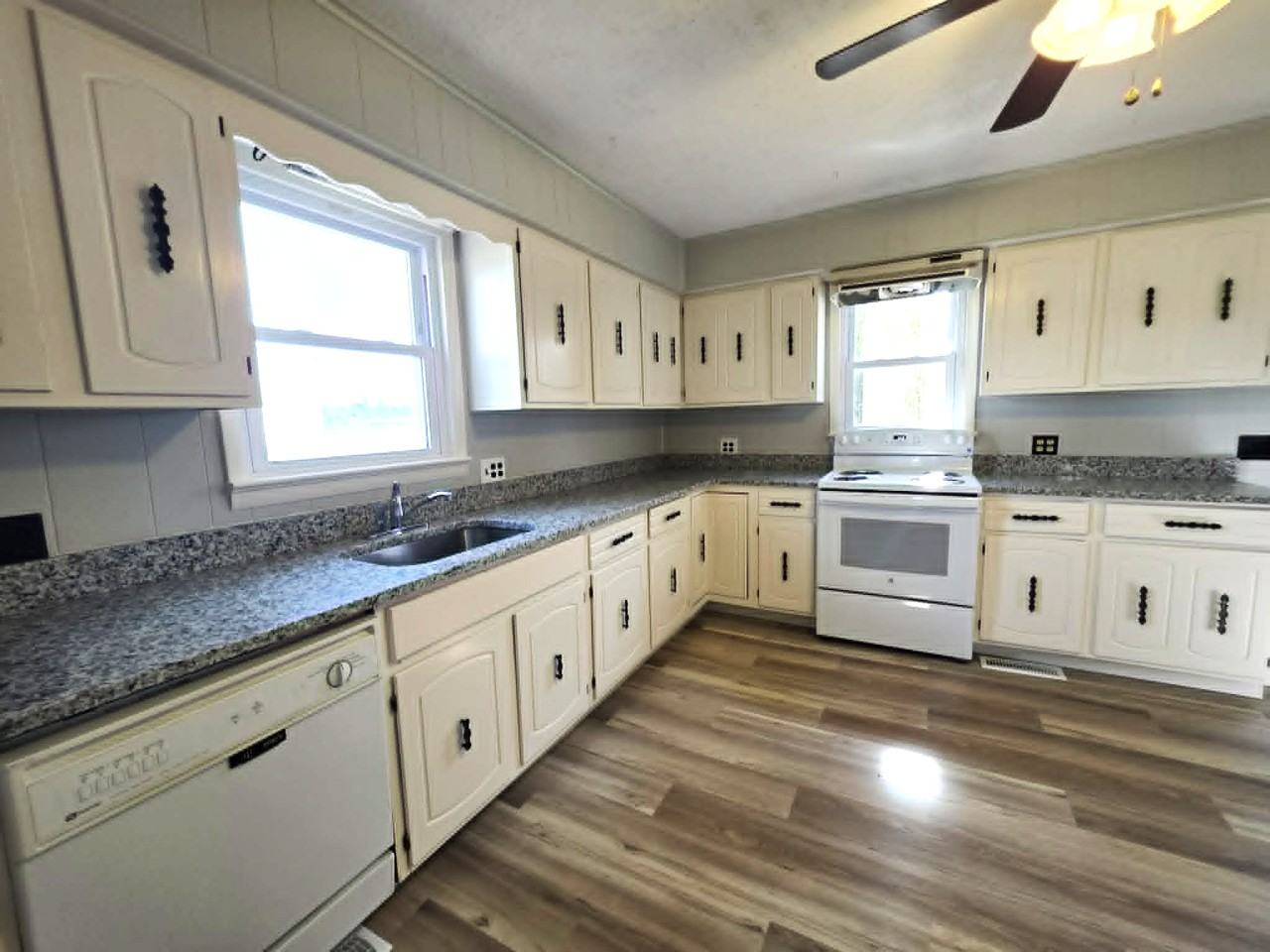 406 Grove Pl #1 - Photo 7 of 33