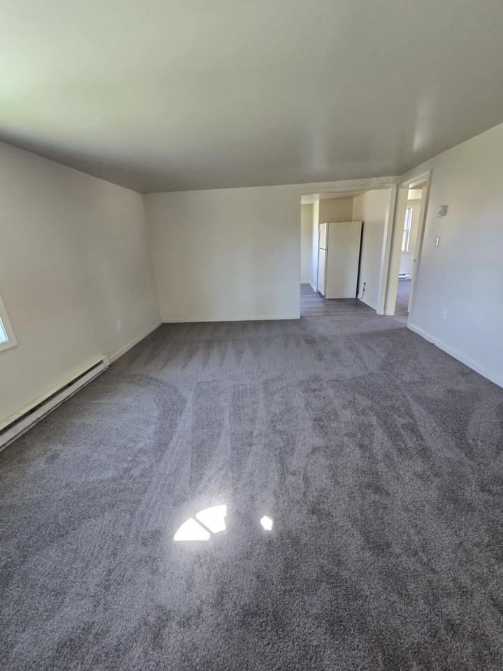 Greenwood Rd #B - Photo 5 of 18