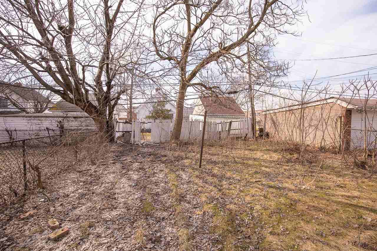 4084 E 147th St - Photo 3 of 29
