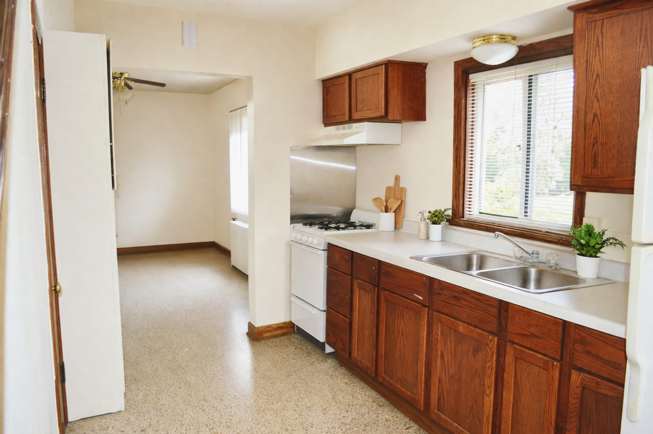 2617 E Johnson St - Photo 3 of 10