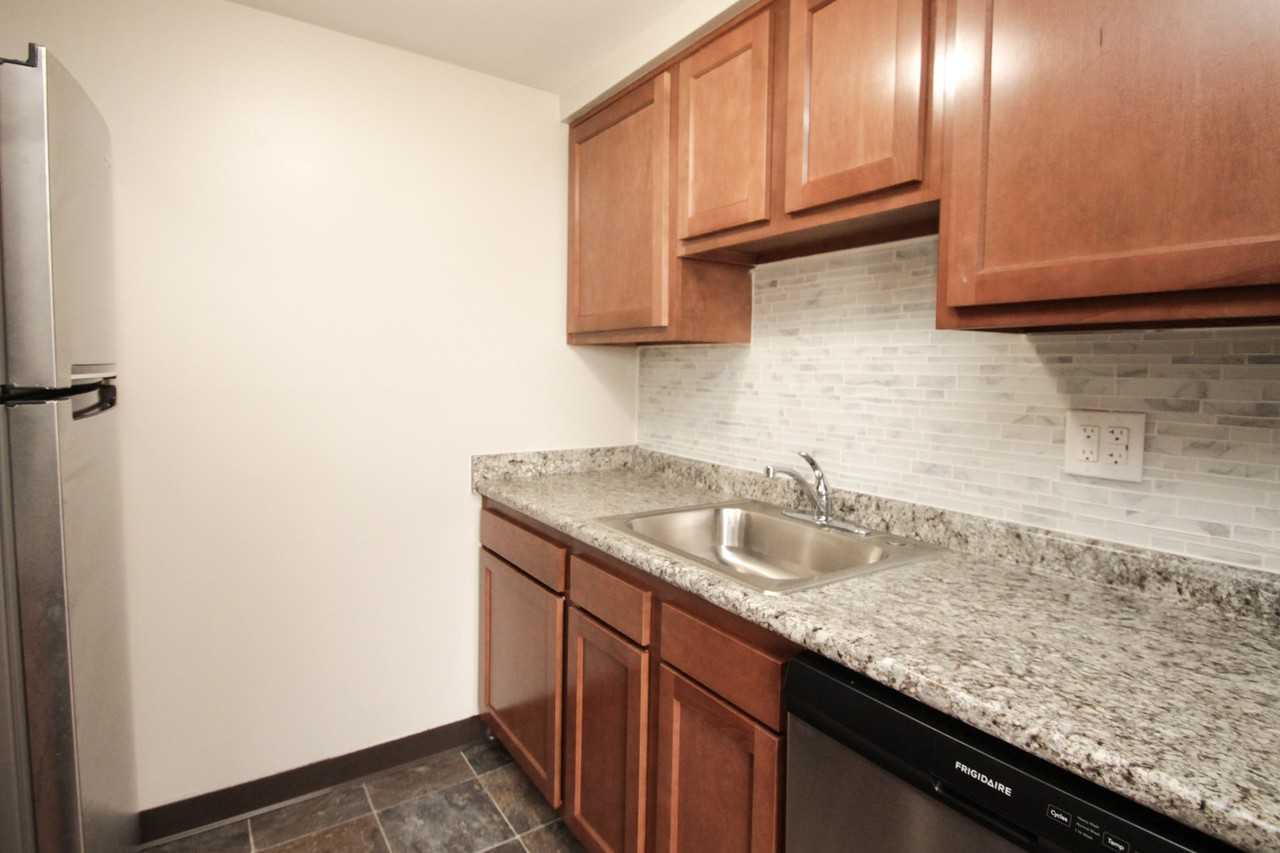 5388 5388 MAIN STREETAPT 11 #5388-11 - Photo 4 of 8