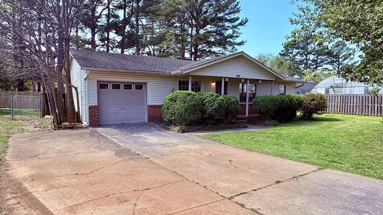 105 Superior Ave Se #1 - Photo 2 of 24