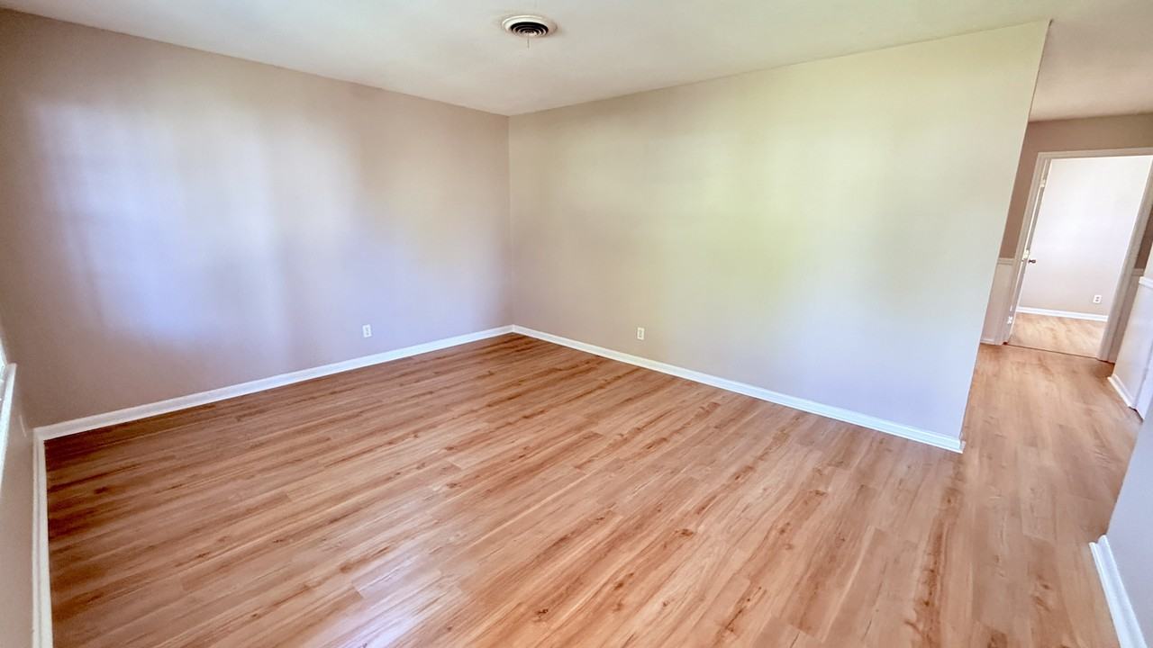 105 Superior Ave Se #1 - Photo 3 of 24