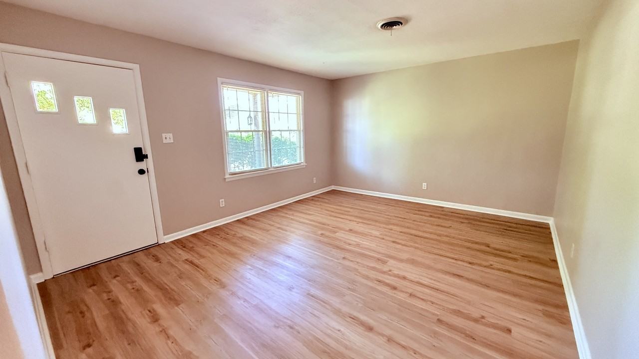 105 Superior Ave Se #1 - Photo 6 of 24