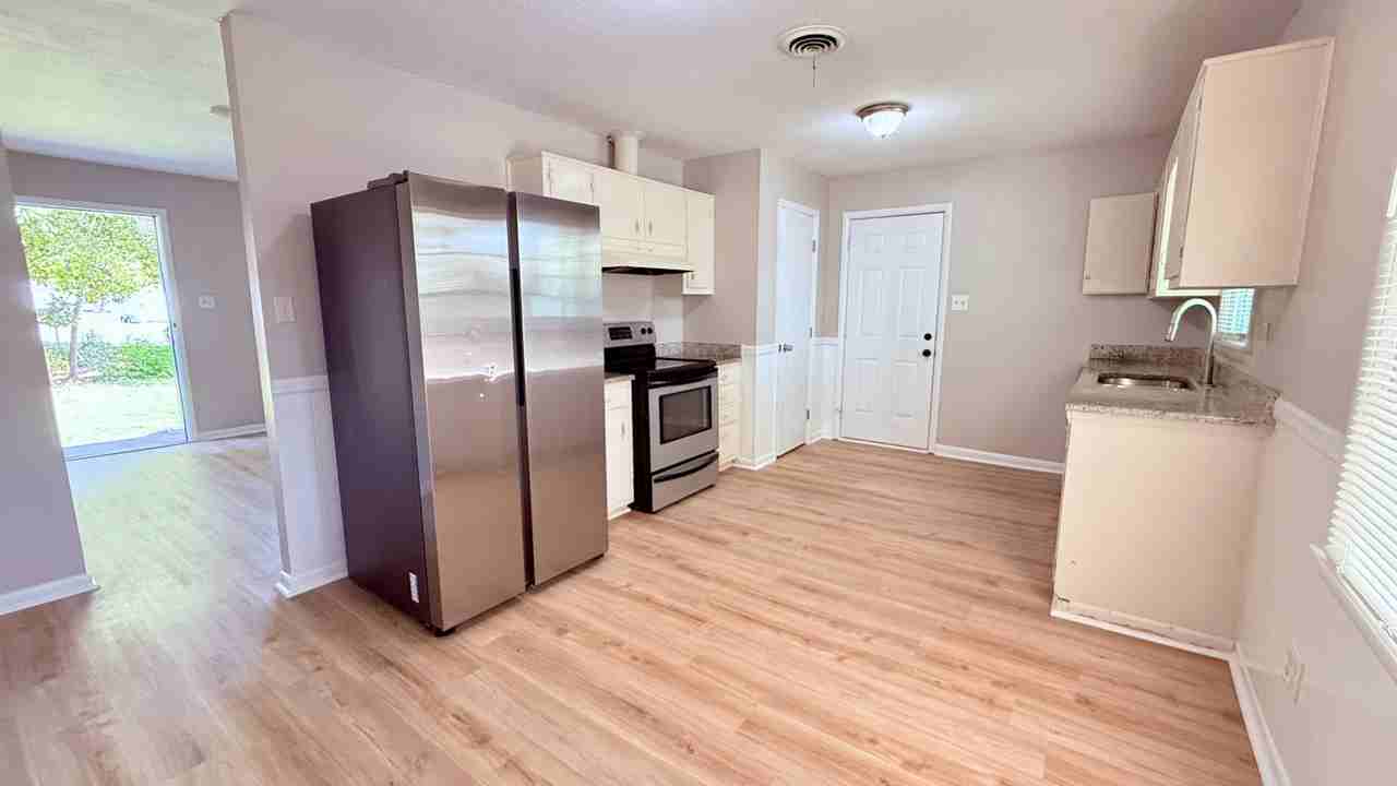 105 Superior Ave Se #1 - Photo 7 of 24