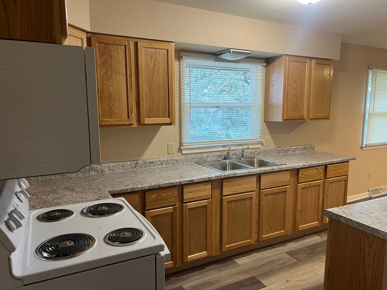 5079 Byers Rd - Photo 6 of 15