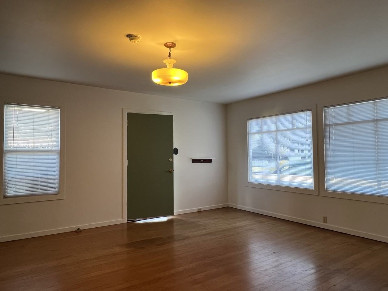 262 12th St #1 - Photo 4 of 22