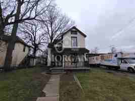 featured image of 925 W 5th St #3