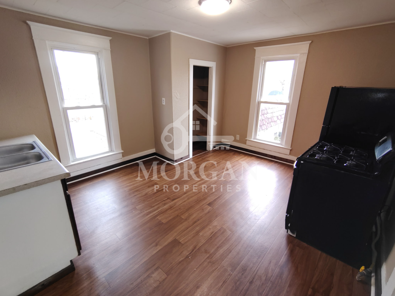 925 W 5th St #3 - Photo 3 of 6