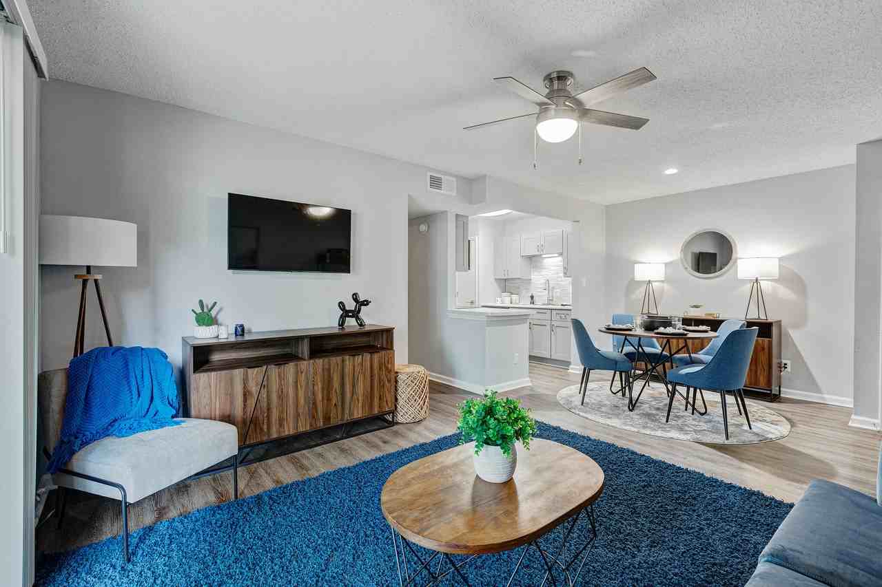 3205 E Olive RoadUnit 2-009 #2-009 - Photo 4 of 18