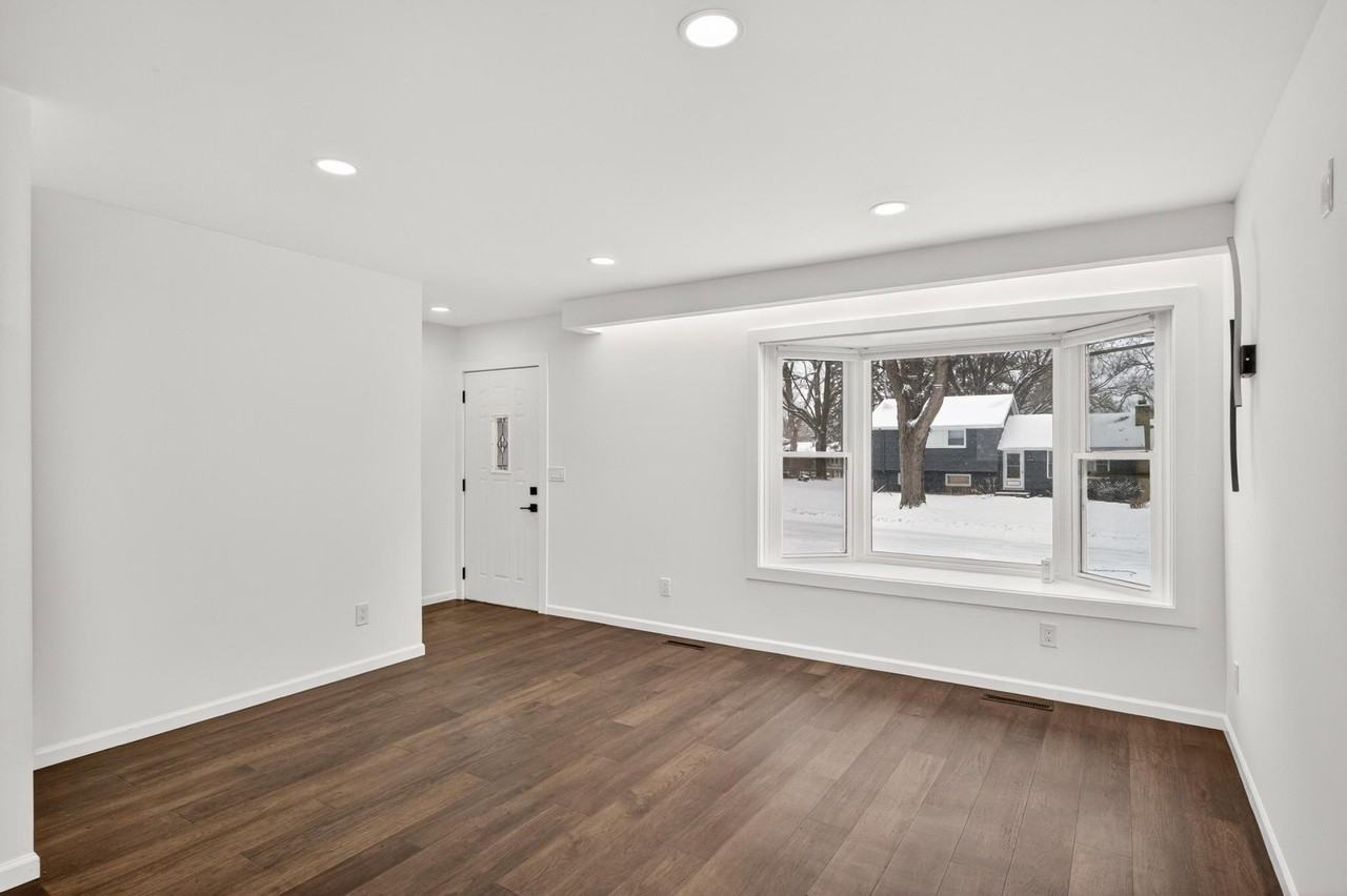 10920 Oak Knoll Ter N - Photo 2 of 13