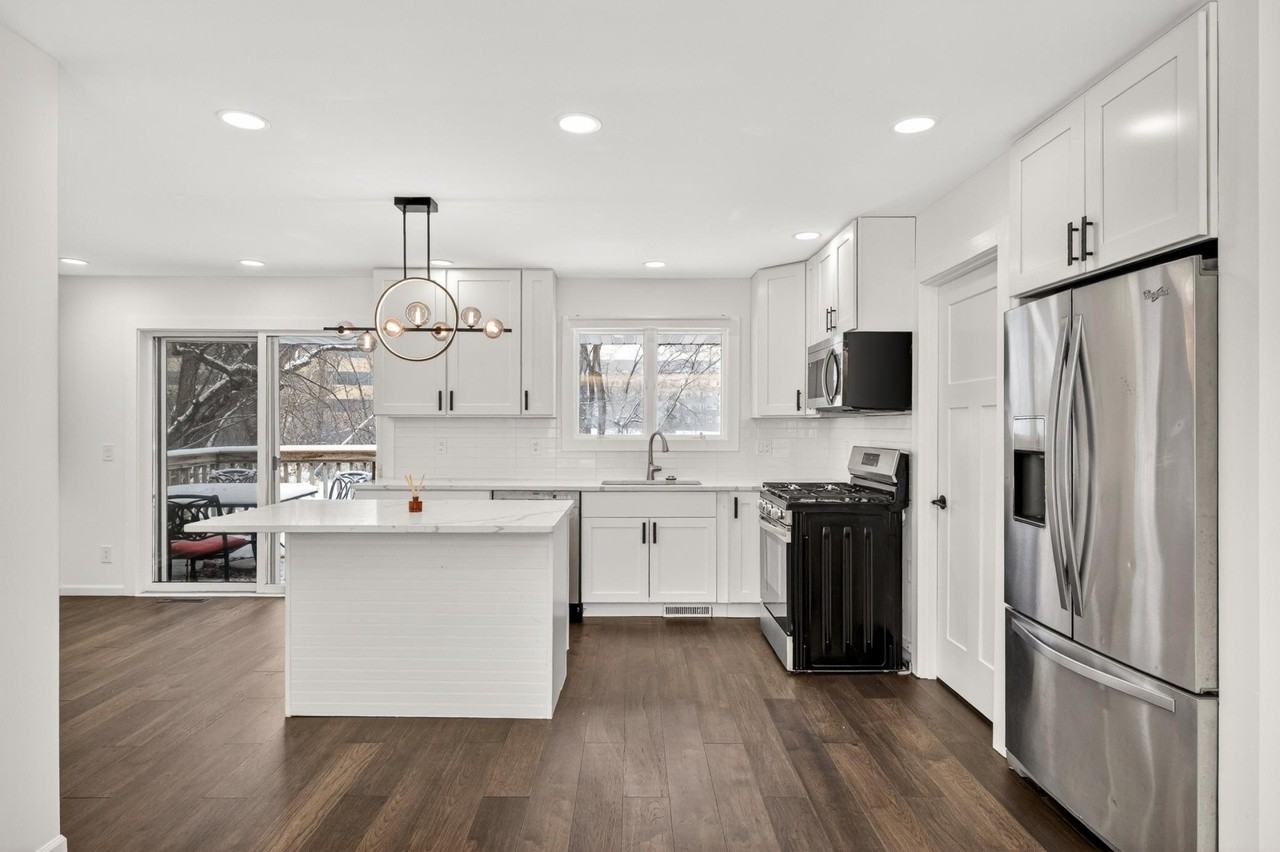 10920 Oak Knoll Ter N - Photo 3 of 13