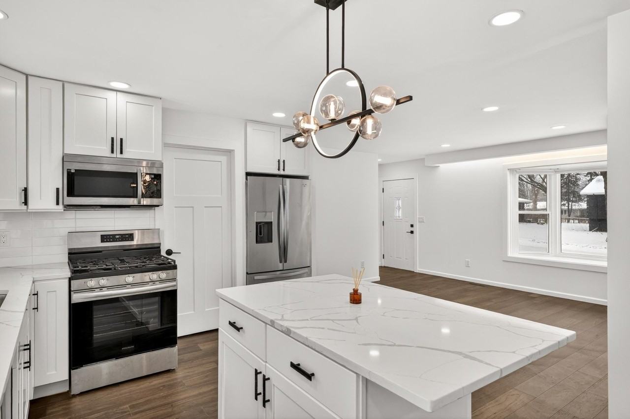 10920 Oak Knoll Ter N - Photo 4 of 13