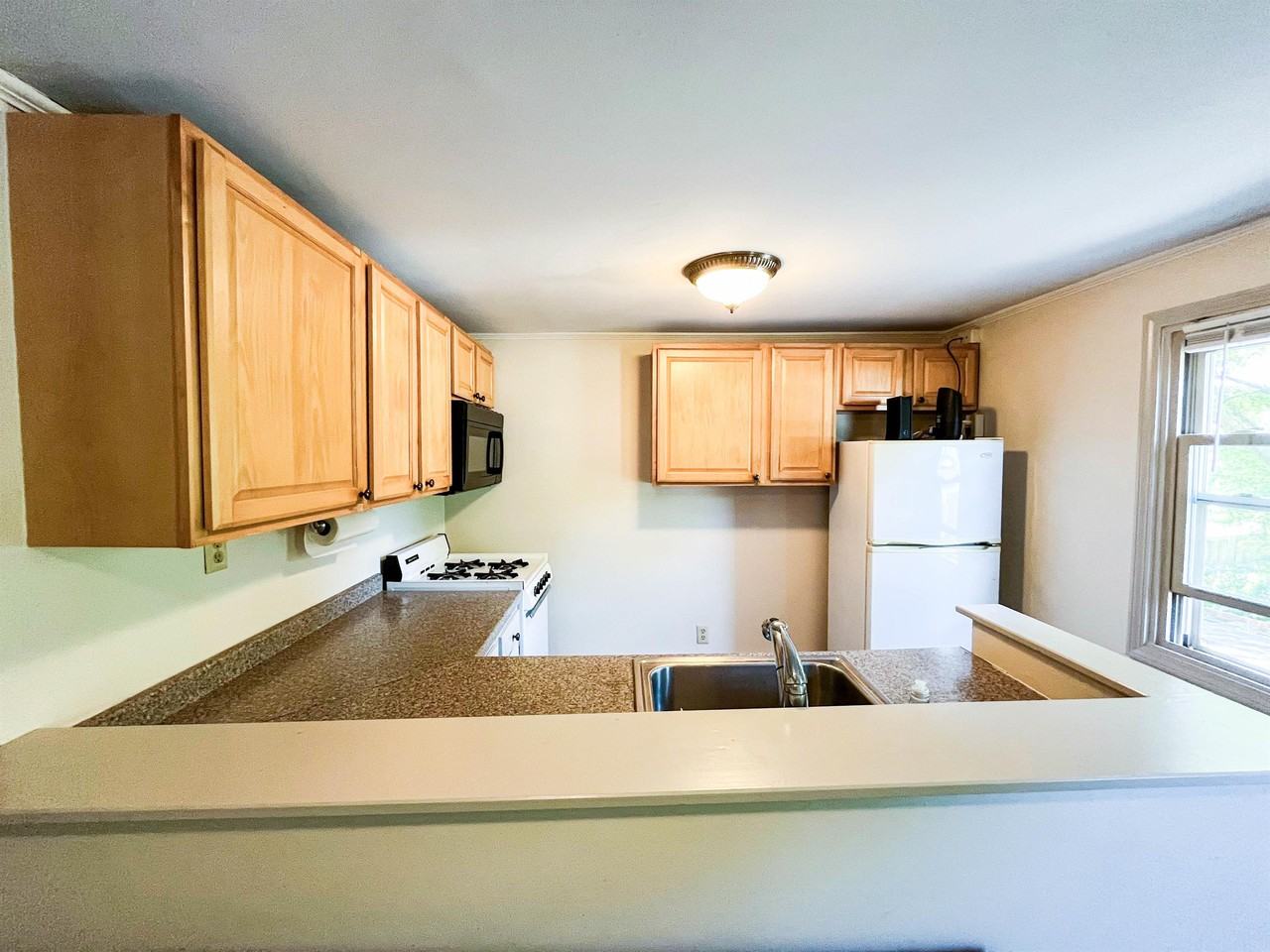324 Center St #2 - Photo 6 of 10