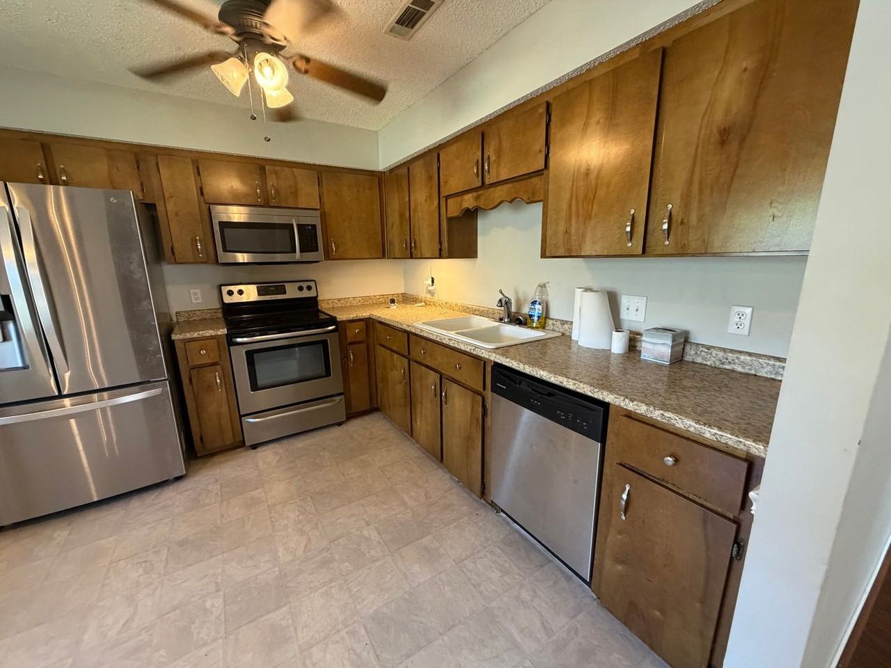 812 Ridgewood Way - Photo 4 of 21