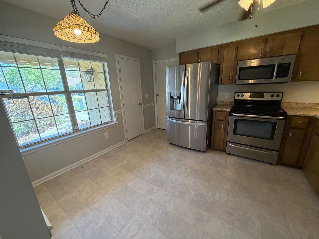 812 Ridgewood Way - Photo 5 of 21