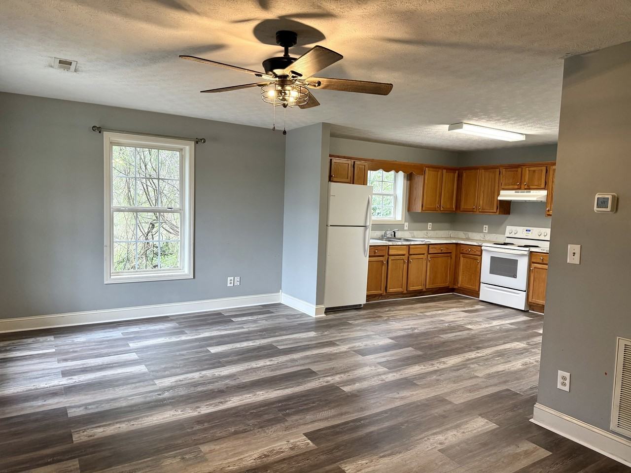 709 W Columbia St #1 - Photo 4 of 11