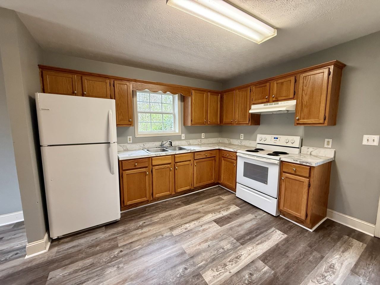 709 W Columbia St #1 - Photo 5 of 11