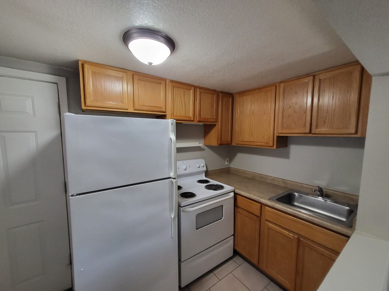 1524 W Monroe St #B - Photo 3 of 10