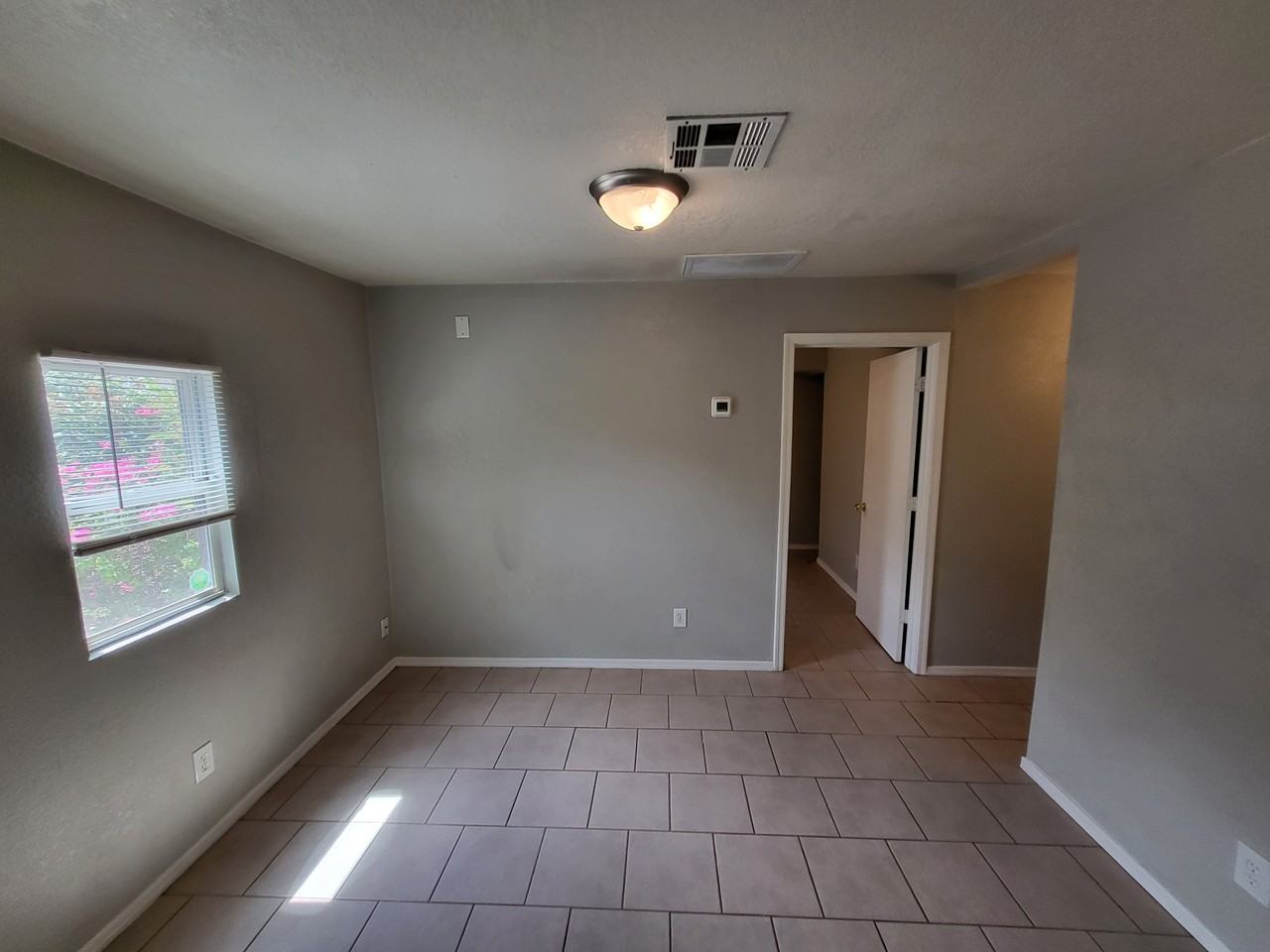 1524 W Monroe St #B - Photo 4 of 10