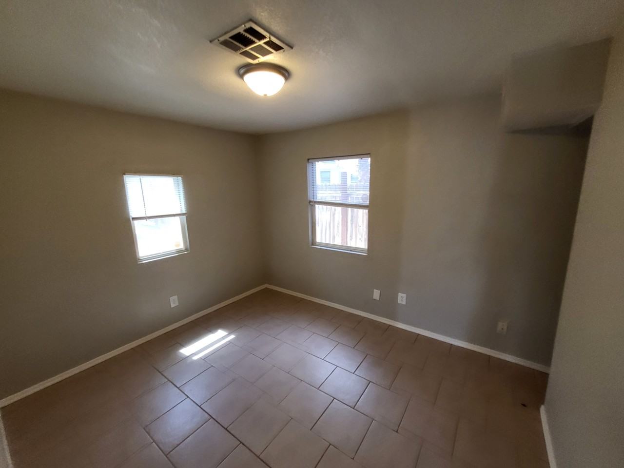 1524 W Monroe St #B - Photo 5 of 10