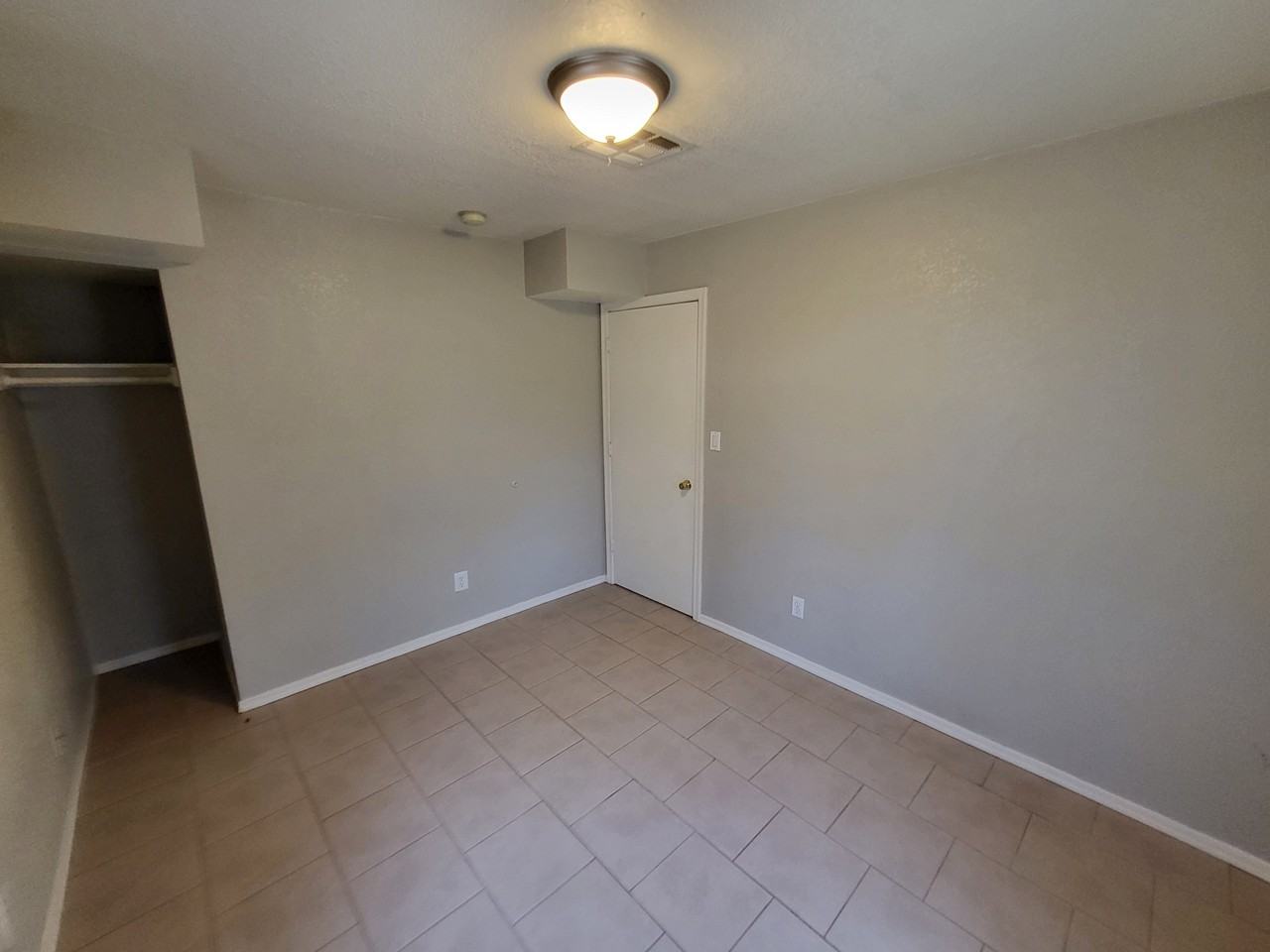 1524 W Monroe St #B - Photo 6 of 10