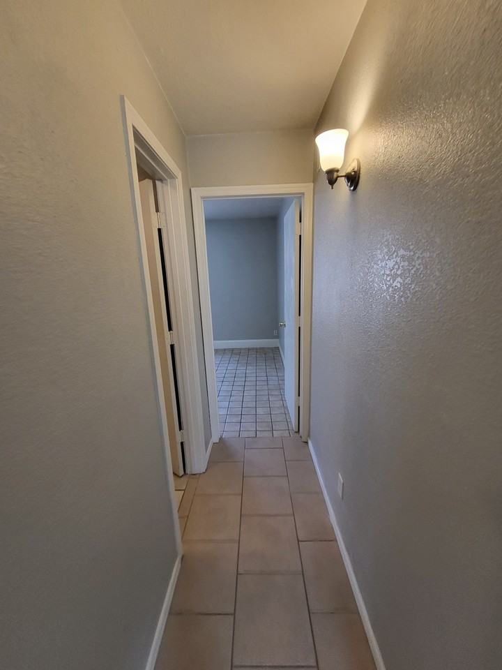 1524 W Monroe St #B - Photo 7 of 10