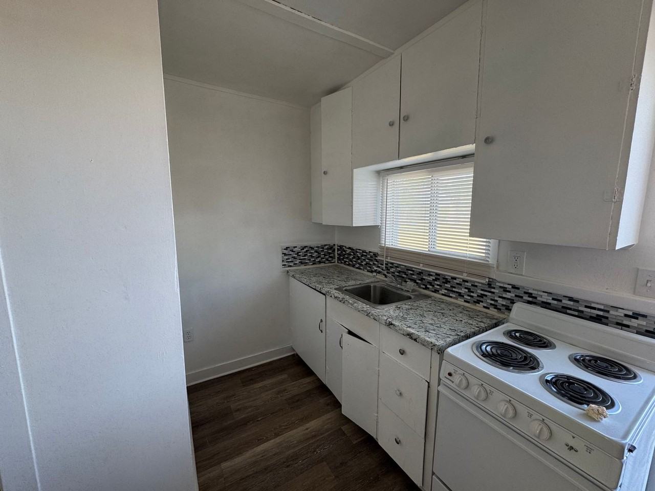 1056 W Marina Dr #5 - Photo 6 of 12