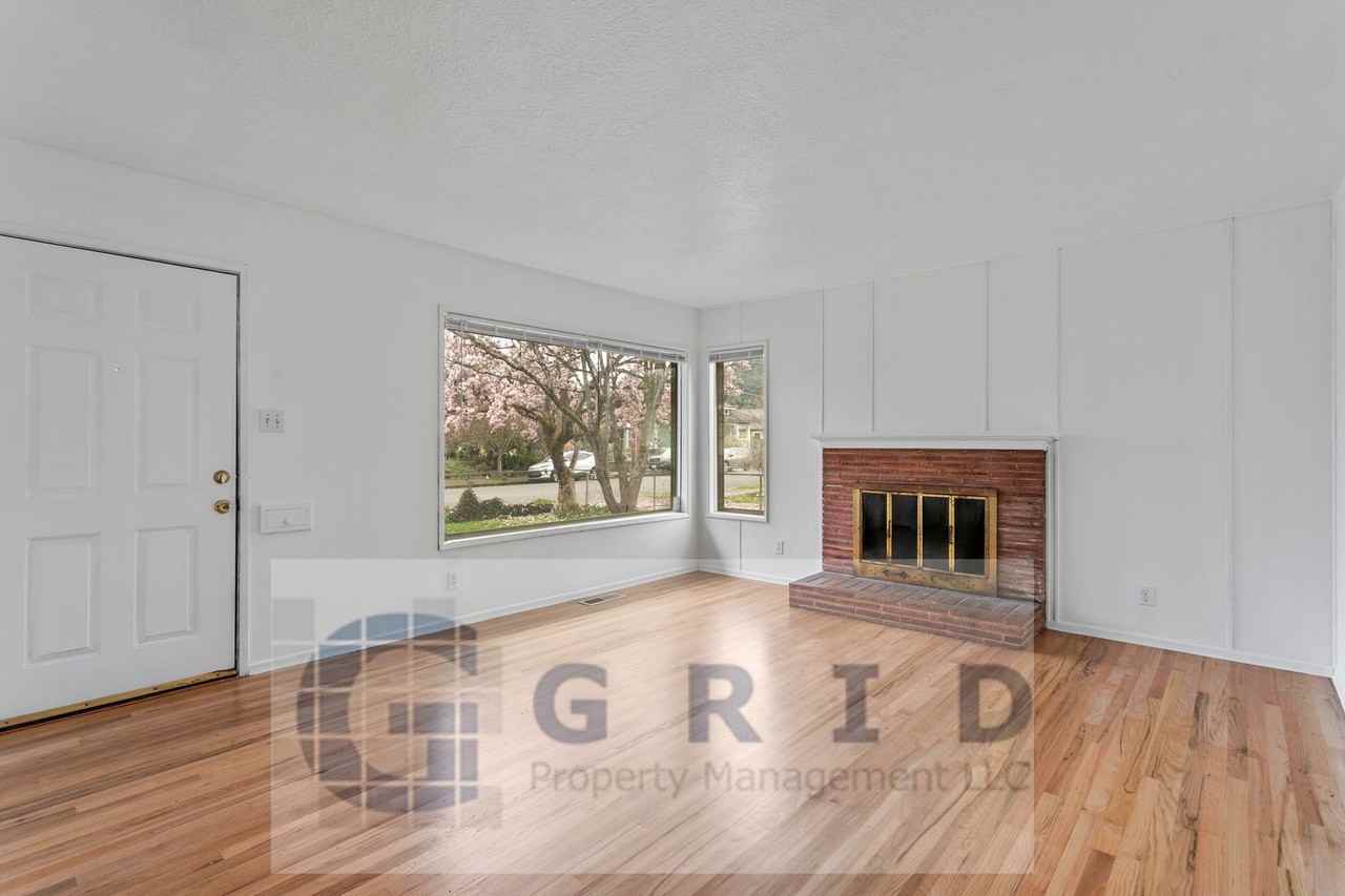 9810 N Syracuse St - Photo 2 of 31
