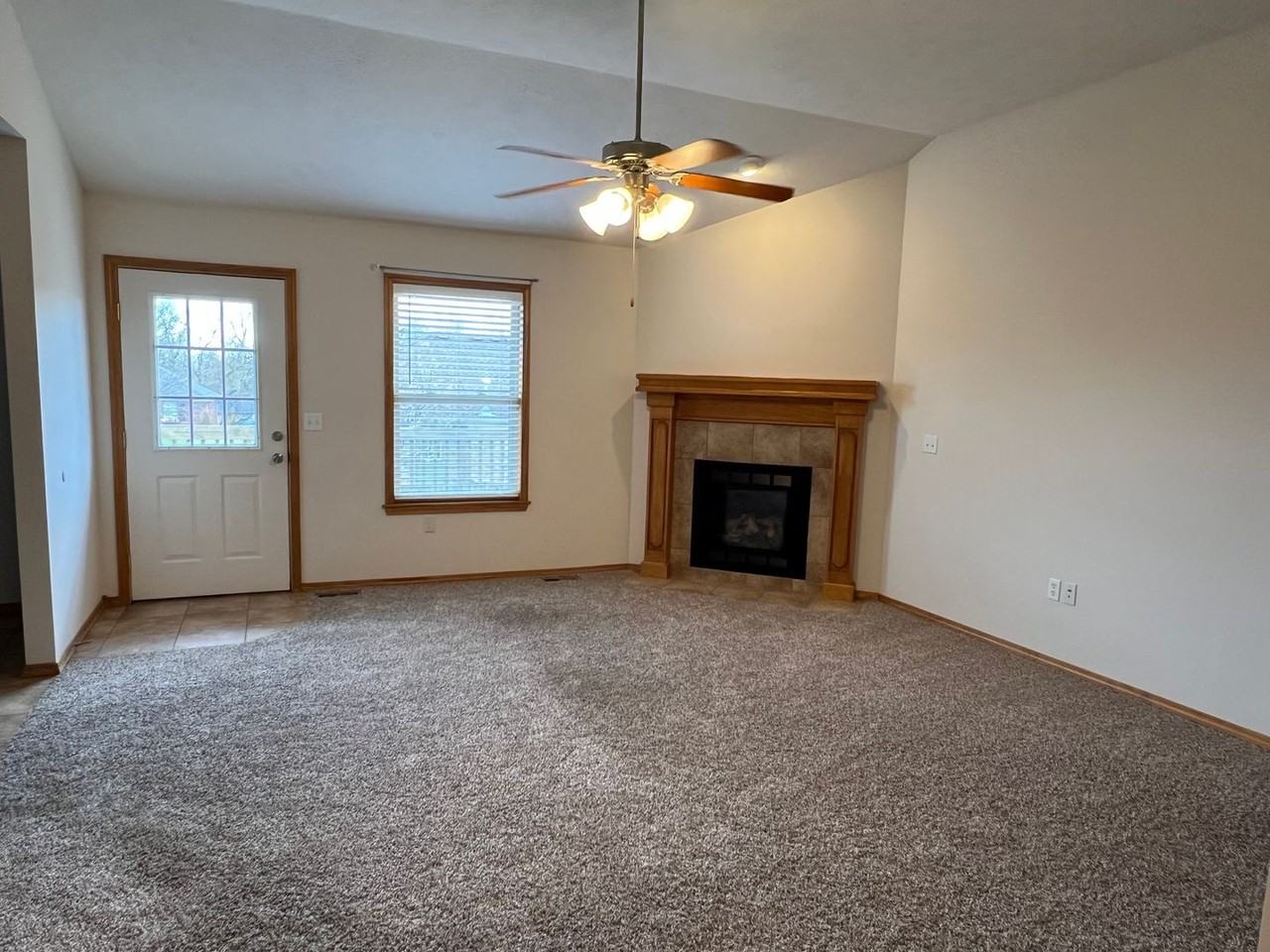 1157 W Lois Ln - Photo 2 of 14