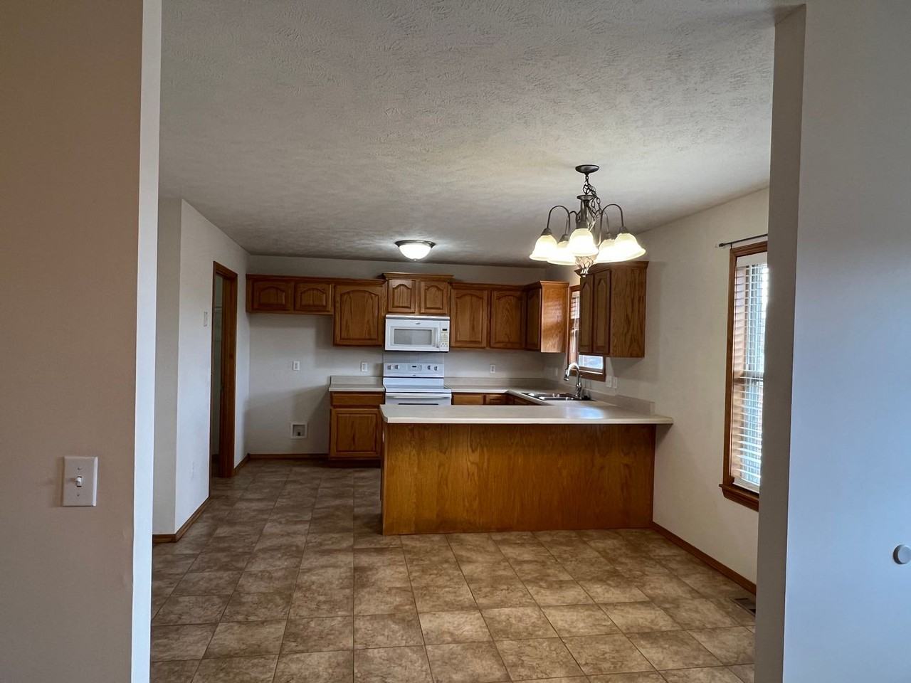 1157 W Lois Ln - Photo 3 of 14