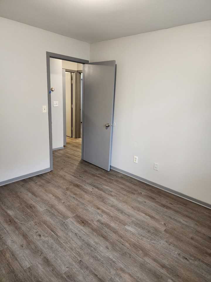 280 Shannon Ct #4 - Photo 5 of 11