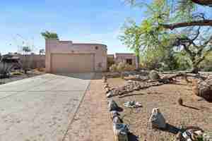 featured image of 1021 W Desert Canyon Pl #1