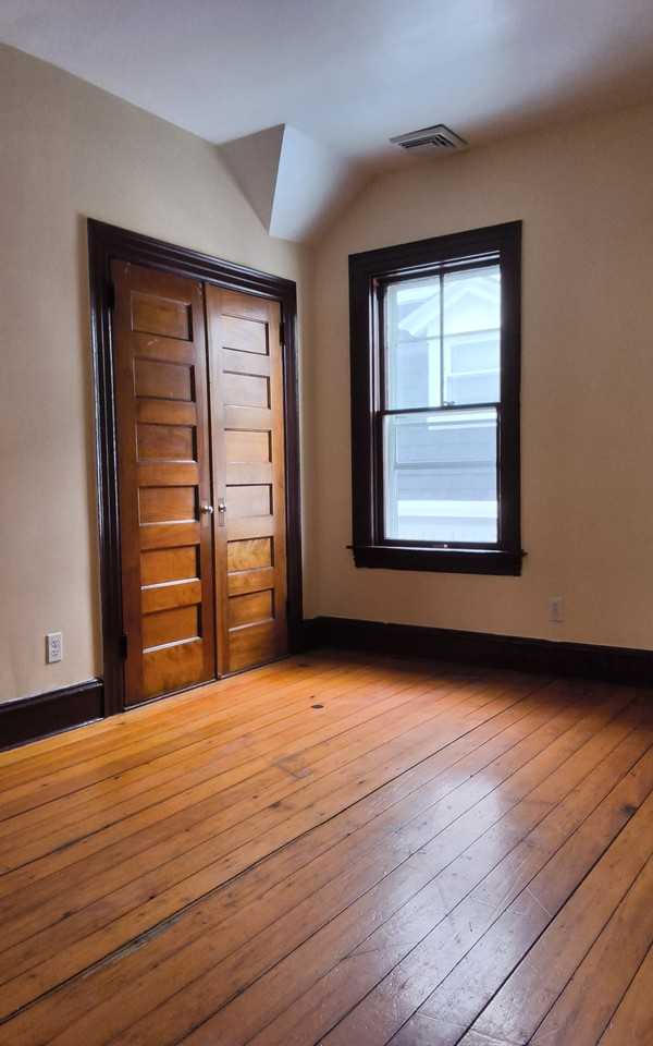 517 2nd St #3 - Photo 4 of 10