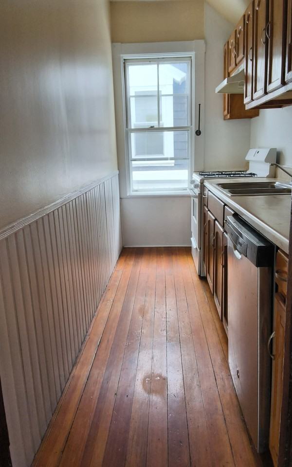 517 2nd St #3 - Photo 5 of 10