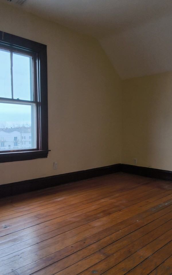 517 2nd St #3 - Photo 6 of 10