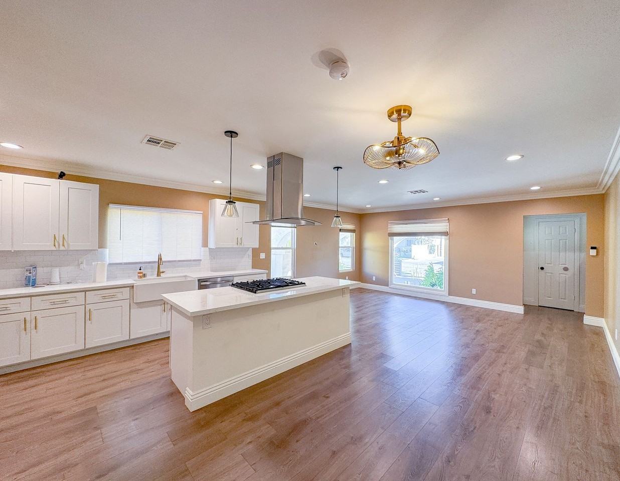 3017 W 84th St - Photo 4 of 18