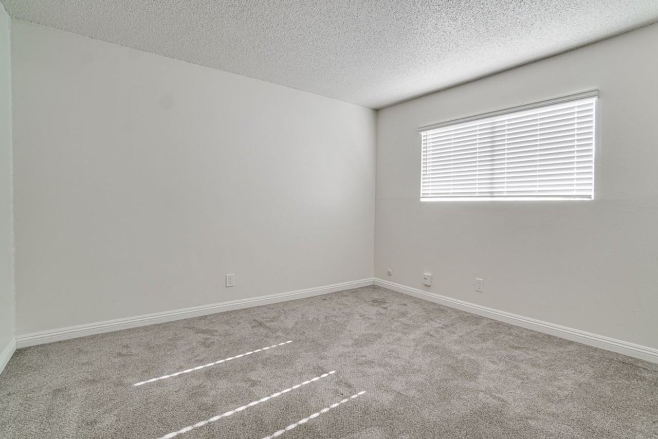 Winter Gardens | 1 & 2 Bedroom Apartments with Parking and Sparkling Pool! - Photo 7 of 19