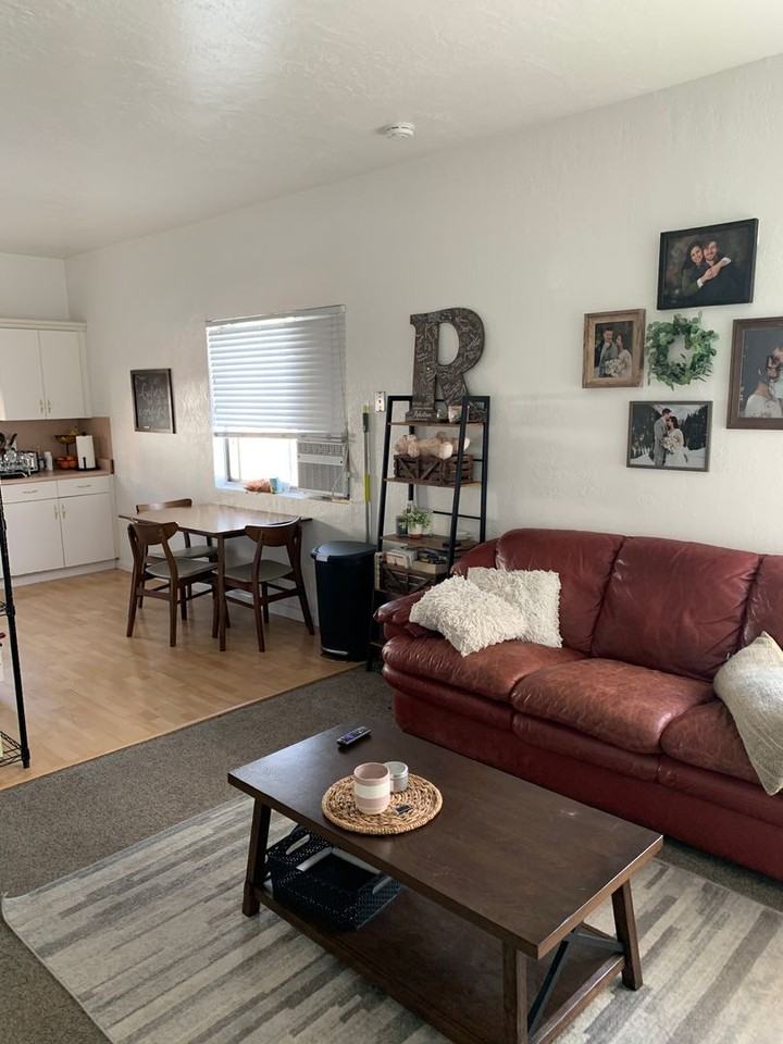 421 E 100 N - Photo 3 of 10