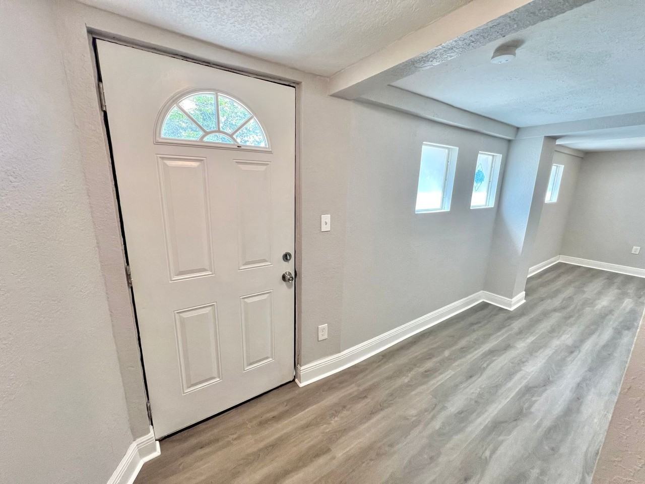 115 W Allison Ct - Photo 2 of 32