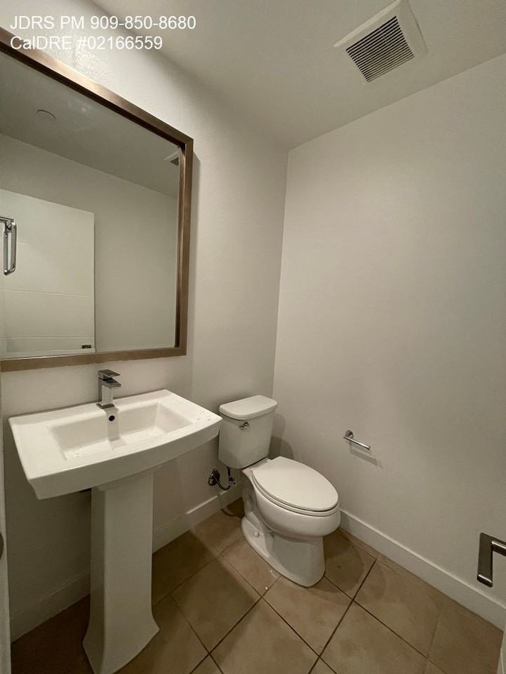 2836 Tyler Ave - Photo 6 of 17