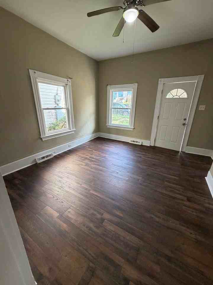 313 Wadsworth St - Photo 3 of 11