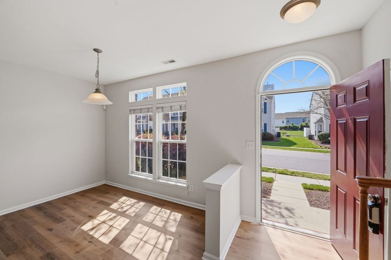 4957 Sunburst Ln - Photo 3 of 35