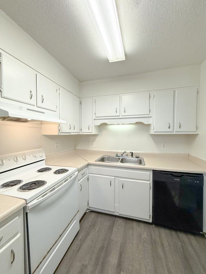 Brynn Marr Village - Photo 3 of 8